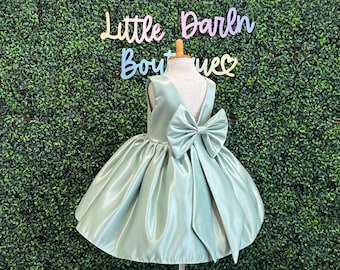 Sage Satin Knielanges V-Rücken Hochzeit Blumenmädchen Brautjungfern Kleinkind Junior Kleid