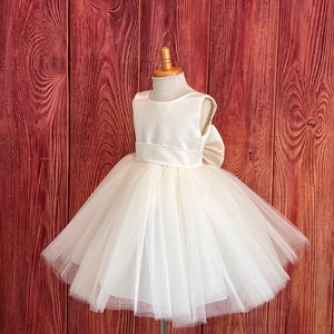 Ivory 4 Layer Tulle V-Back Classic Knee Length Elegant Wedding Flower Girl Summer Spring Birthday Girl Princess Trendy Chic Holiday Dress image 3