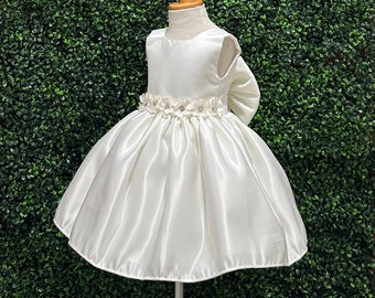 Elfenbein V-Rücken Knie-Länge Satin-Blumen-Gürtel Hochzeit Blumen-Mädchen-Kleinkind-Taufe Kommunion Kleid