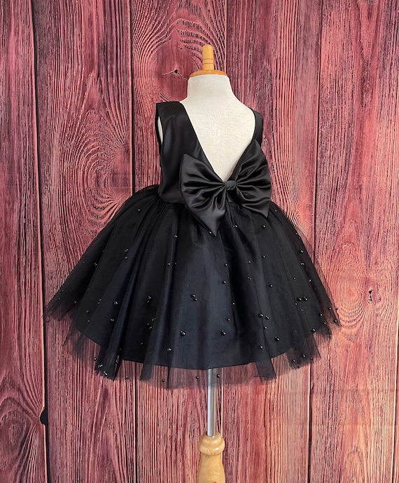 Black Pearl 4 Layer Tulle V back Knee Length Summer Wedding Fall