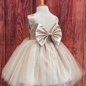 Champagne Elegant 4 Layer Tulle V-back Knee Length Big Bow Wedding ...