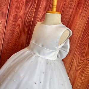 White 4 Layer Pearl Tulle Elegant Wedding Winter Communion Baptism Birthday Flower Girl V-Back Knee Length Pageant Infant Toddler Girl Dress 画像 2