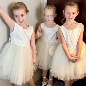 Vestido elegante de verano para sesión de fotos de boda, niña de las flores, de tul color marfil perla, con espalda en V y largo hasta la rodilla, para bautizo o sesión de fotos.