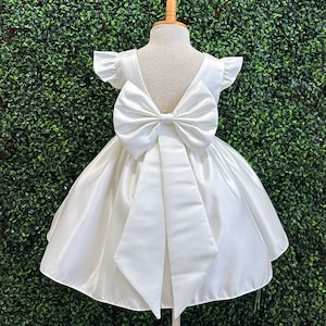 Bloemenmeisje Elegant Satijn Ivoor V-Achter Satijnen Grote Strik Bruiloft Knielengte Communie Doop Verjaardag Zomer Lente Baby Peutermeisjesjurk