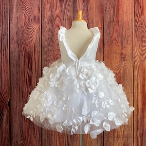 White Elegant Floral 3D Tulle V-Back Knee Length Classic Flower Girl Wedding Communion Baptism Birthday Church Toddler Girl Summer Dress