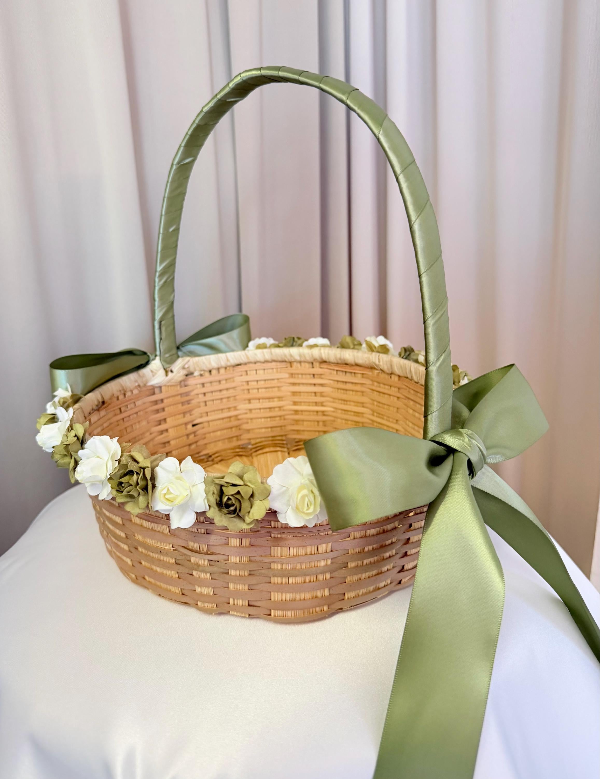 Cestino in Vimini per Damigelle di Fiori con Manico in Perle, Fiocchi e Decorazioni per la Casa