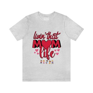 Living that Mom Life t-shirt, personalized mom gift, Mom Shirt, Mom gift, Gift for Mom, personalized mother, Awesome mom