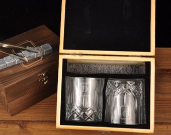 Personalized Whiskey Glasses Set: Vintage Groomsmen Gift with Wood Box