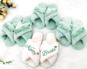 Aangepaste pluizige pantoffels, pluizig kruis pantoffels, bruid als cadeau, aangepaste bruid pantoffels, cadeau bruidsmeisje, vrijgezellenfeest, pluizige pantoffels, moeder