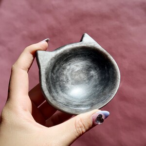 XL Silver Obsidian Kitty Heart Dish