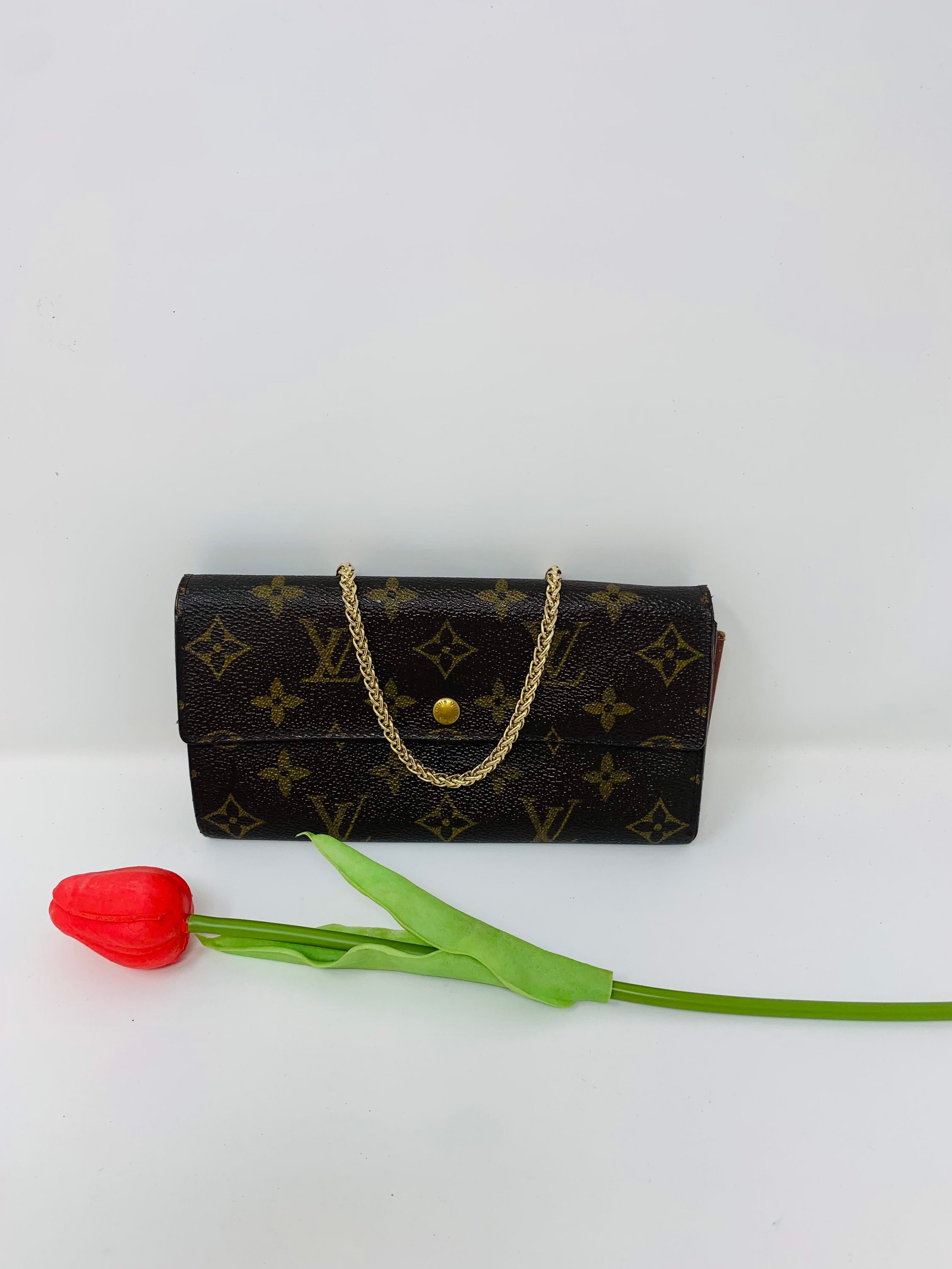 louis vuitton sarah wallet with chain