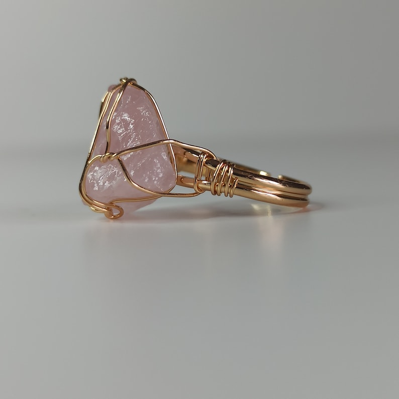 Bague Réglable Eclat Quartz Rose Fait Main, Pierre Brut Semi Précieuse, Bijoux Artisanal Cadeau, Acier Inoxydable pour Femme Couleur Or image 5