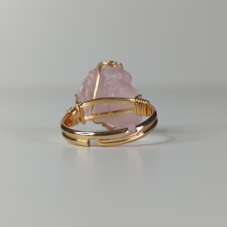 Bague Réglable Eclat Quartz Rose Fait Main, Pierre Brut Semi Précieuse, Bijoux Artisanal Cadeau, Acier Inoxydable pour Femme Couleur Or image 4