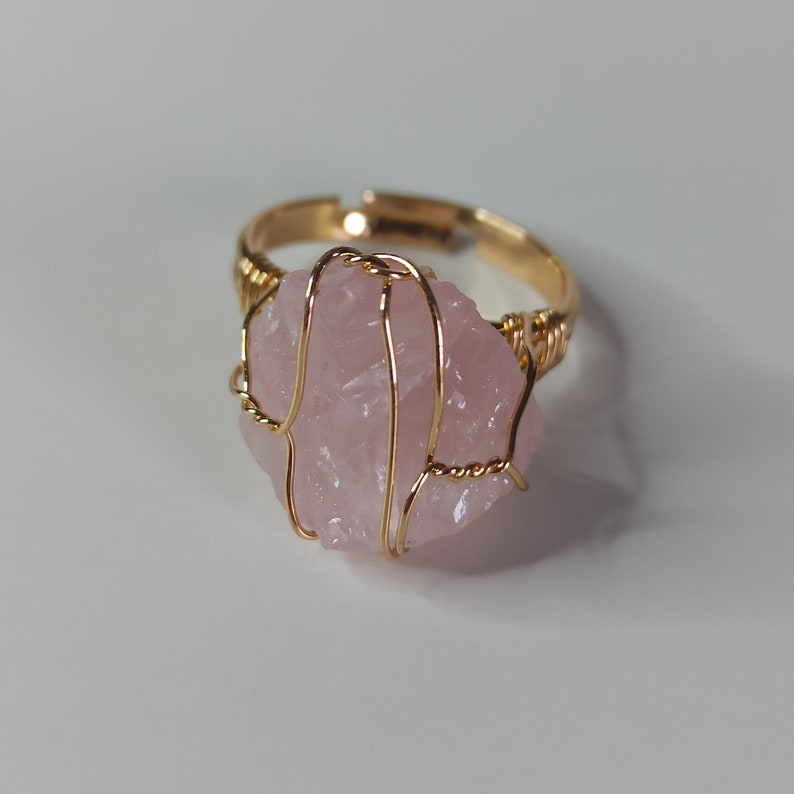 Bague Réglable Eclat Quartz Rose Fait Main, Pierre Brut Semi Précieuse, Bijoux Artisanal Cadeau, Acier Inoxydable pour Femme Couleur Or image 9