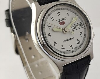 Vintage Seiko 5 Automatik weißes Zifferblatt 21 Jew Day & Datum Cal.7s26 Kürzlich Service Herrenuhr Lederband "Elevate Your Style"