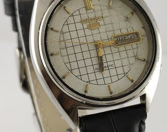 Vintage Seiko 5 Automatic White Dial 17 Jewels Day/Date Cal.6309 Working Men Wristwatch "Stay Stylish"