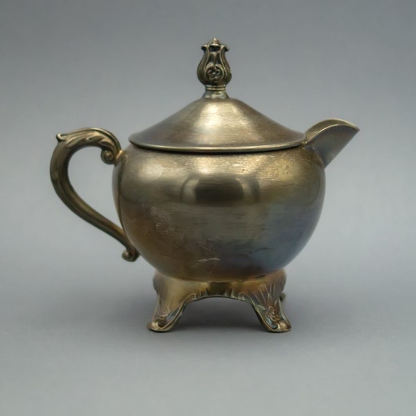 Pot à lait vintage avec couvercle • Pot à crème bulbeux sur quatre pieds avec un grand bec verseur et une poignée pratique. F. B. Rogers Silver Co