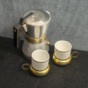 Italian Elegant Coffee Maker Stella • Aluminum-brass stovetop coffee pot & 2 vintage espresso cups. Elegant silver-gold colors. Italy, 1970s