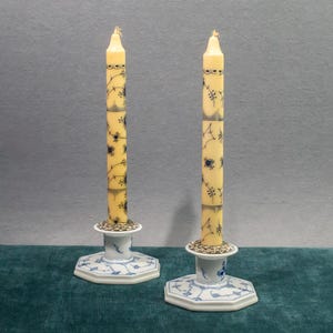 2 blue-white candlesticks • Pair of vintage candlesticks in blue fluted ceramic Royal Copenhagen and 2 vintage candles. Danish candleholders