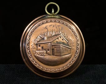 Vintage Italienische Kupfer Jelly Mould: Geprägte Alpenlandschaft, 14 cm