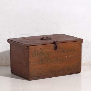 Liten antik kista (år 1887) #7