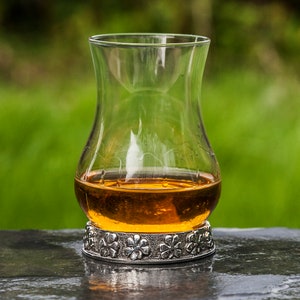 Irish Craftsmanship Whisky Tumbler: Handcrafted Gaelic Drinkware, Authentic Celtic Crystal and Pewter, Traditional Irish Whisky Glass