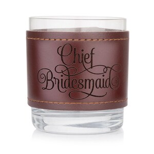 Vaso para tostadas de dama de honor principal - Cristal y cuero hechos a mano - Ficha nupcial única - Elegante vajilla para el equipo de bodas