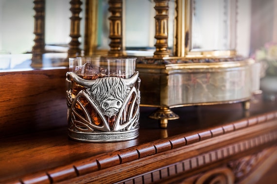 Scottish Highland Coo Glass - Unique Highland Cow Glassware - Rustic Whisky Tumbler - Bespoke Highland Cow Gift - Scotland Inspired Glass