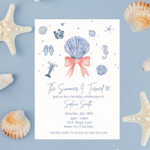 Op de afbeelding: Een verjaardagsuitnodiging met een aquarel zeeschelpontwerp en de tekst "The Summer I Turned 181". De uitnodiging bevat details voor een verjaardagsfeest, inclusief datum, tijd en locatie.