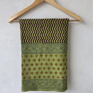 Handtryckt sarong i ekologisk bomull: Strandsjal med omlott