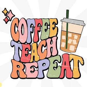 以下が含まれることがあります： レトロなスタイルのグラフィックで、カラフルな波状の文字で「Coffee Teach Repeat」というテキストが書かれています。テキストの右側に、ストローが付いた漫画のアイスコーヒーカップがあります。