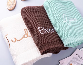 Coperta per neonati con nome ricamato personalizzato, regalo per neonati per la neo mamma, coperta per neonati in maglia personalizzata, coperta per passeggino, regalo per la doccia del neonato.