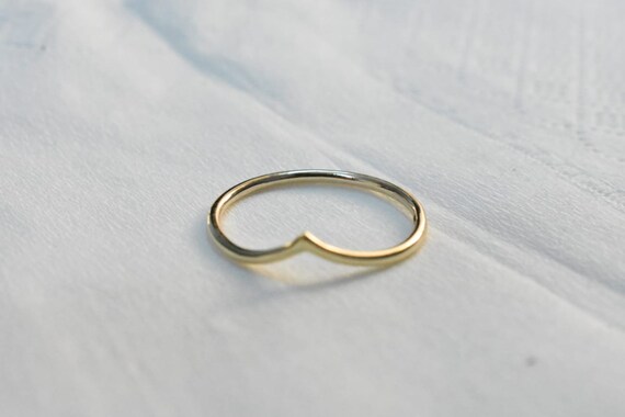 10K Solid Gold Curved V Shape Ring - Etsy