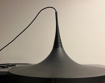 Vrieland Holland 1980s Trompetenförmiger Anhänger von Ad Van Berlo Ø55 cm (22 inch)