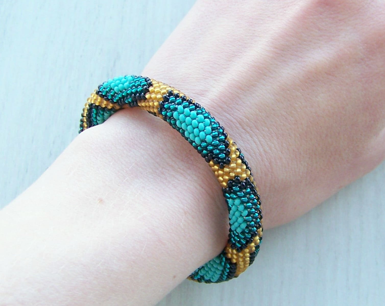 ビーズクロッシェブレスレットのパターン、ヘビ皮ブレスレットの