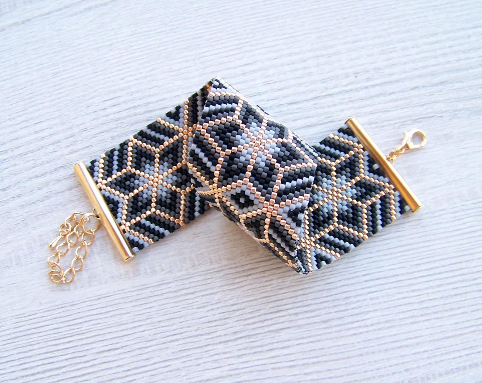 Geometric Flowers Peyote Bracelet Pattern, ODD Count Miyuki Delica ...
