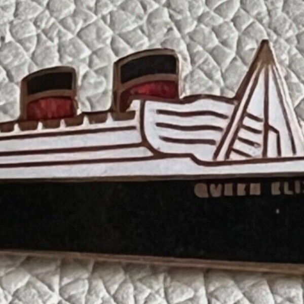 Vintage Rms Queen Elizabeth Cunard Enamel Mark Strattons Pin Badge Lapel Brooch