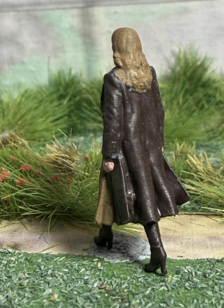 Oo Scale Statue OO Scale Model Railway Figure Woman in Long Coat and Boots 3D Scale ...
