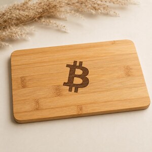 Frühstücksbrettchen Bitcoin Bambus Lasergravur | Krypto Geschenk HODL Trader Geburtstag