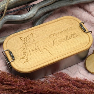 Brotdose Pferd mit Namen, Lunchbox mit Fächern und Holzdeckel, 700 und 1100 ml., für Pferdemädchen, personalisiert mit Gravur