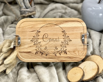 Brotdose Blumenkranz personalisiert mit Gravur, Metall Lunchbox mit Holzdeckel, 700 und 1100 ml., nachhaltige Materialien - personalisiert