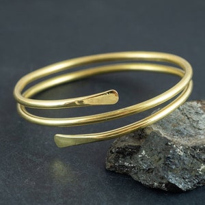 Golden Brass Wire Wrap Bracelet: Handmade Boho Bangle