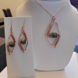 Agate stone and copper wire necklace and earring set