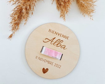 Cadeau bébé personnalisé en bois avec prénom gravé. Décoration chambre annonce naissance bracelet de naissance