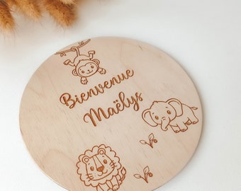 Cadeau bébé personnalisé en bois avec prénom gravé. Décoration chambre annonce naissance