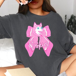 Mascotte de husky rose preppy, huskies rose vif, allez les huskies, sublimation, paillettes artificielles, lunettes preppy, mascotte rose coquette, DFT