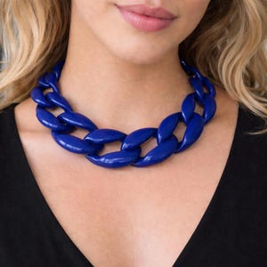Collar llamativo de eslabones, azul brillante con eslabones grandes, collar extravagante para mujer, joyería moderna, collar corto, collar de mujer