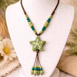 Collar llamativo para mujer, joyería de moda versátil, cuentas de cerámica hechas a mano, collar de perlas, collar de cinta, collar de moda extravagante, vegano