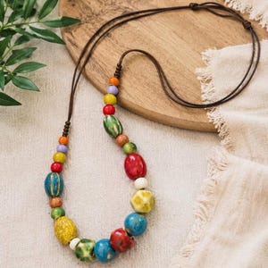 Naszyjnik w stylu boho, kolorowy, wszechstronny, biżuteria modowa, ręcznie robiony naszyjnik z ceramicznych koralików, damski naszyjnik ze wstążki, wegański naszyjnik dla kobiet