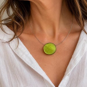 Capiz schelp ketting, groen | Opvallende ketting | Draadketting met glinsterende hanger | Lichtgewicht damessieraad | Ketting voor vrouwen